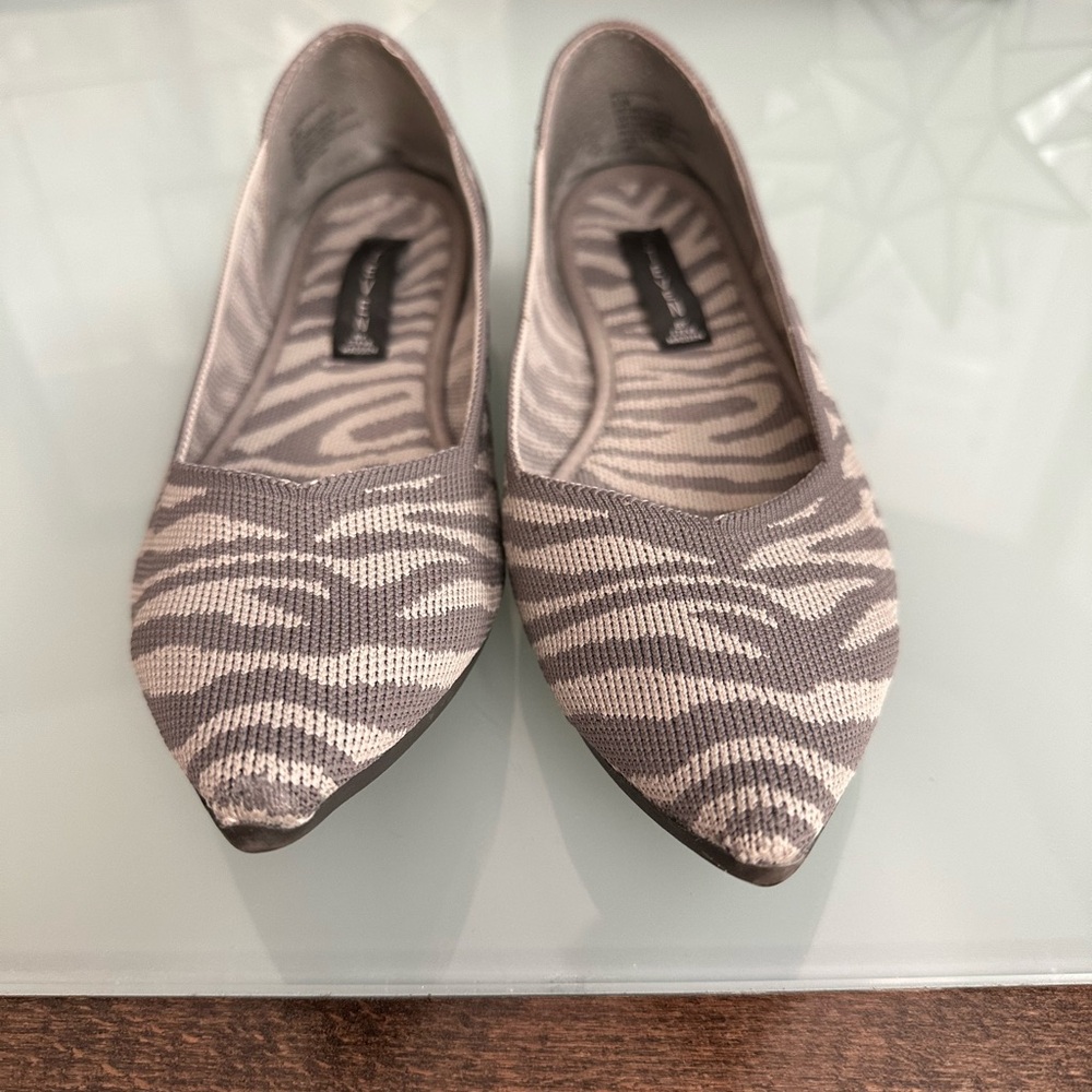 Steven by Steve Madden grey zebra knit flats size 8.5